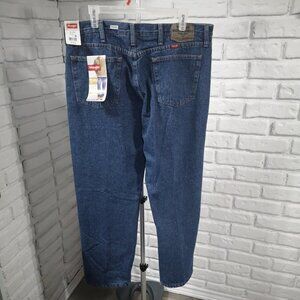 NWT Wrangler Relaxed Fit Fleece Lined Men's Medium Wash Jeans